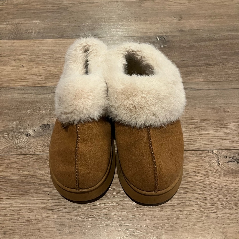 Cozy Brown Slippers with Cream Fur Lining